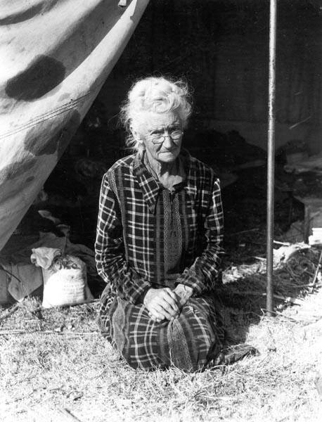 Grandmother of twenty-two children, from a farm in Oklahoma; eighty years old. Now living in camp on the outskirts of Bakersfield, California. "If you lose your pluck you lose the most there is in you - all you've got to live with"