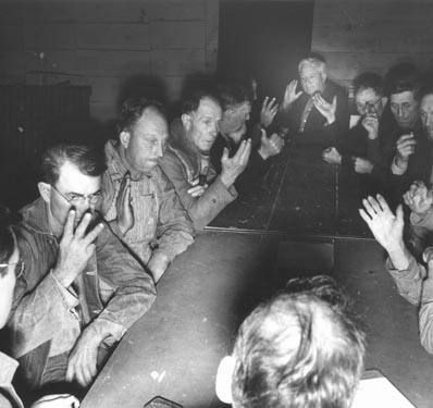 Farm Security Administration (FSA) camp for migratory agricultural workers. Meeting of the camp council. Farmersville, California