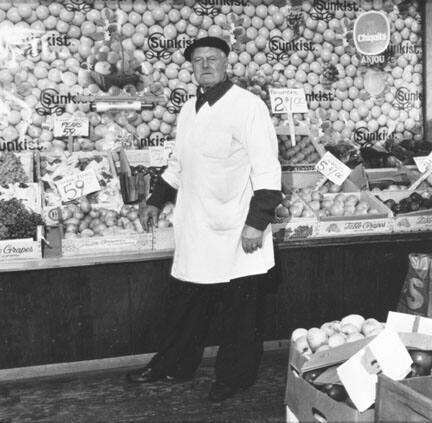 Pirainio (Fruit vendor)