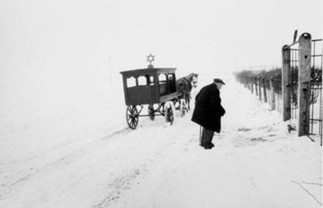 Mr. Thau's Funeral, from the “The Last Jews of Radauti” series