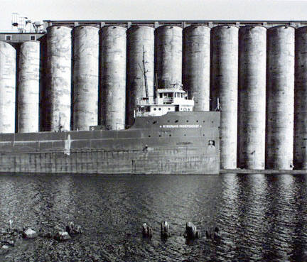 Steamer Kinsman Independent at International Multi Foods Elevator, Duluth, Minnesota