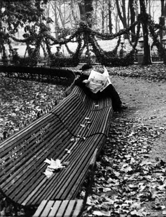 Luxembourg Gardens, Paris (reading the noon paper)