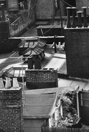 Greenwich Village, New York (woman reading roof)