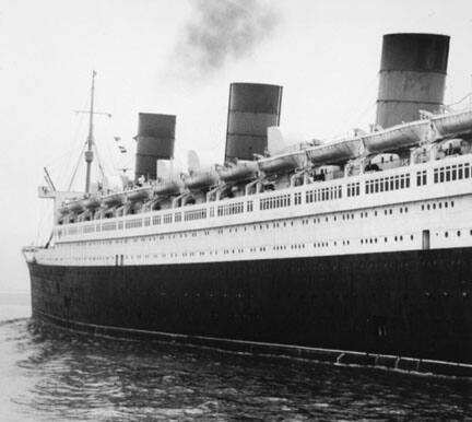 R.M.S. Queen Mary Arriving in New York City for the Last Time