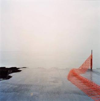 Chicago, (black sea wall, red fence)