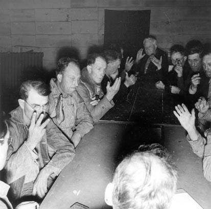 Farm Security Administration (FSA) camp for migratory agricultural workers. Meeting of the camp council. Farmersville, California